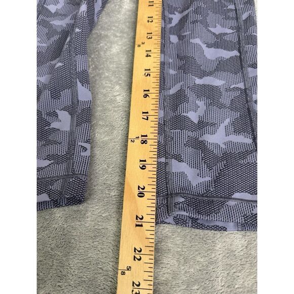 Athleta Ultimate Stash Pocket Texture Camo Capri Women's Size Small Blue - Picture 10 of 10